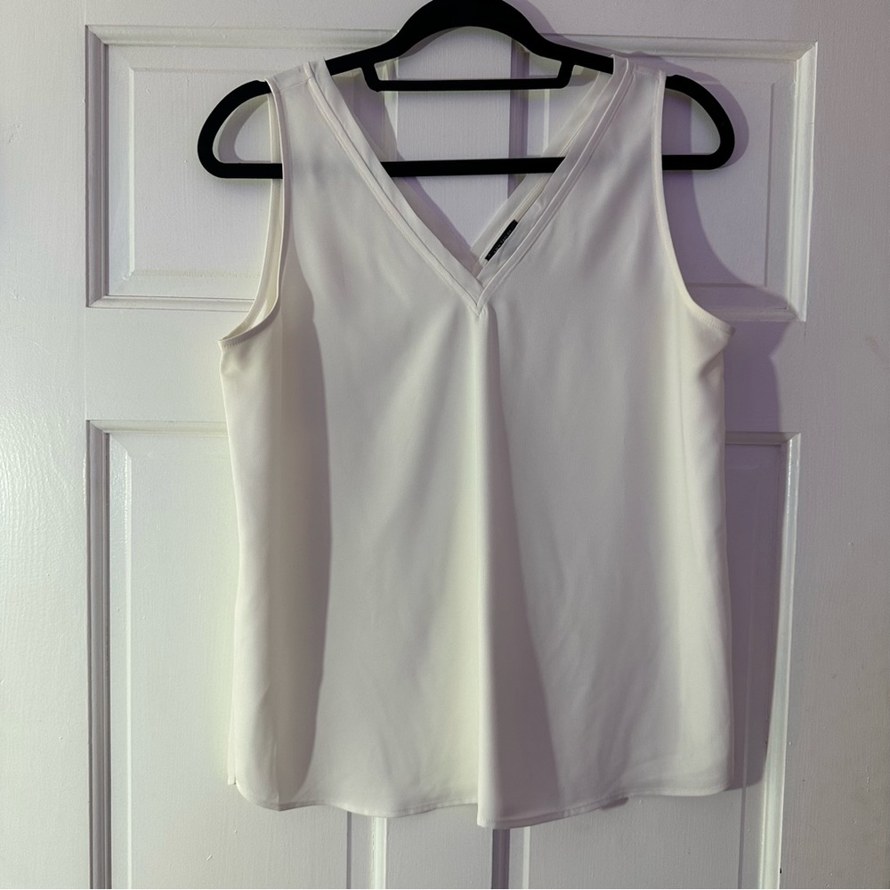 Stylish White V-Neck Sleeveless Top